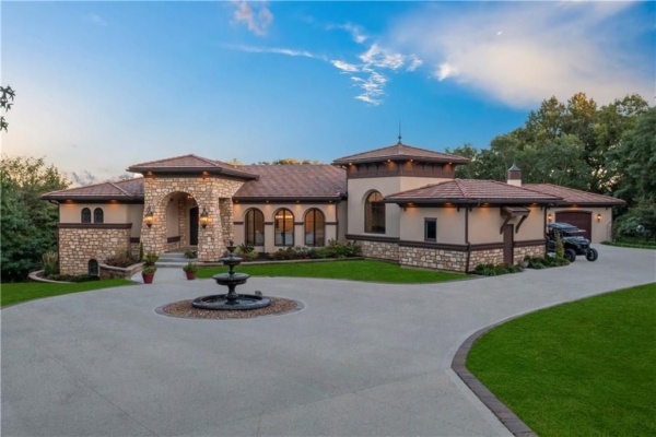 Exquisite Retreat: Stunning 3-Acre Home in Parkville, Missouri Offered at $2.25 Million