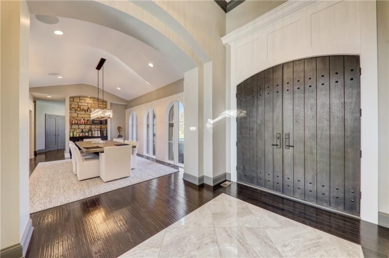 Exquisite Retreat Stunning 3Acre Home in Parkville, Missouri Offered