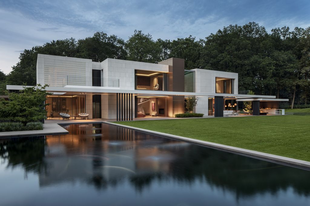House Flanders, Modern house in wooded landscape by SAOTA