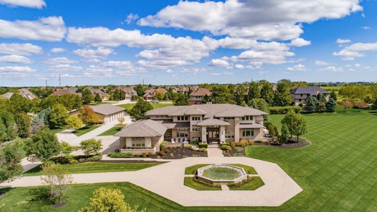 Illinois Haven: Luxurious Private Estate with Transitional and Modern Flair Offered at $2.5 Million
