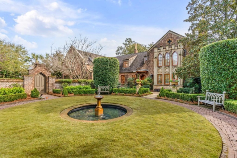 Lakeside Opulence: A Masterpiece of Timeless Elegance and Architectural Majesty in South Carolina, Asking $4.95 Million