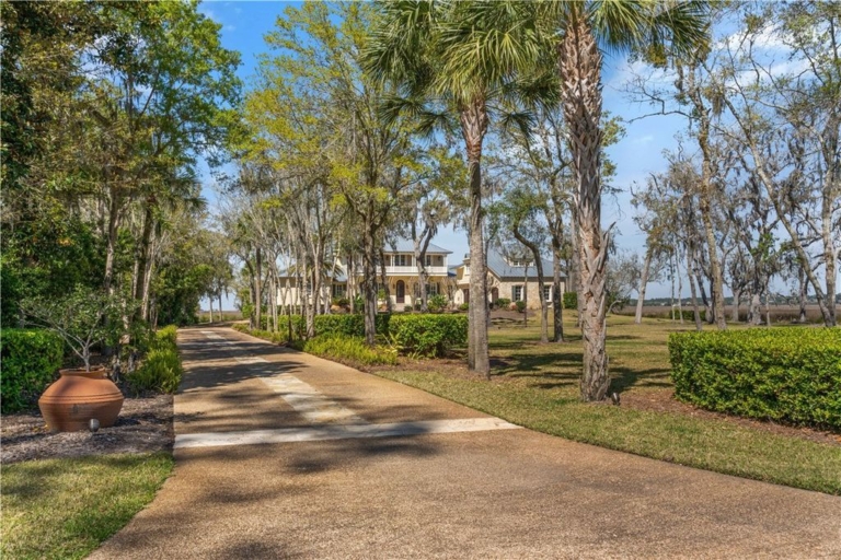 Luxurious Coastal Haven with Breathtaking Views of Frederica River ...