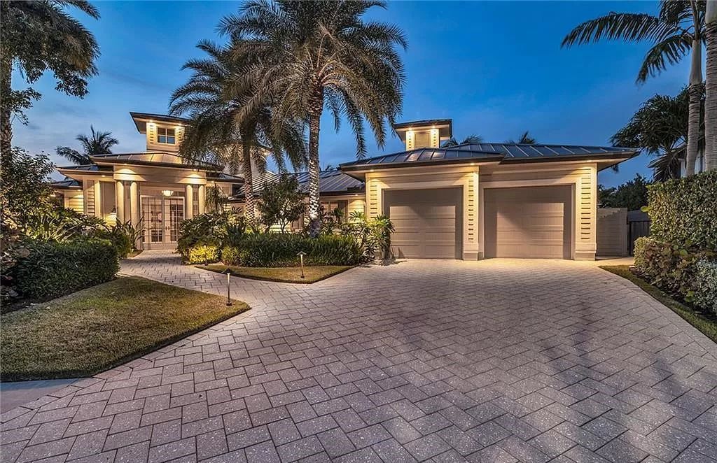 Discover unparalleled luxury waterfront living at 810 Perrine Ct, located in Marco Island's prestigious Old Marco neighborhood.