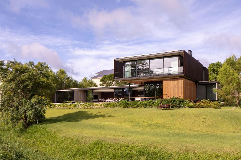 Salatino House, Embracing Nature's Tapestry by Sommet