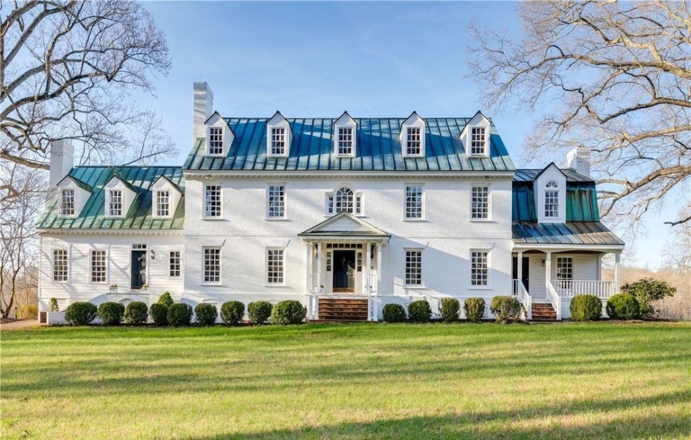 Spectacular Federal-Style Manor Home in Virginia Listed for $2.195 Million