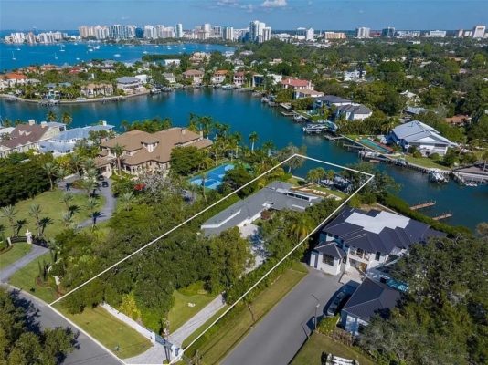 Tranquil Sarasota Bayfront Sanctuary: Exquisite Harbor Acres Estate Offering Luxury Living at $6.5 Million