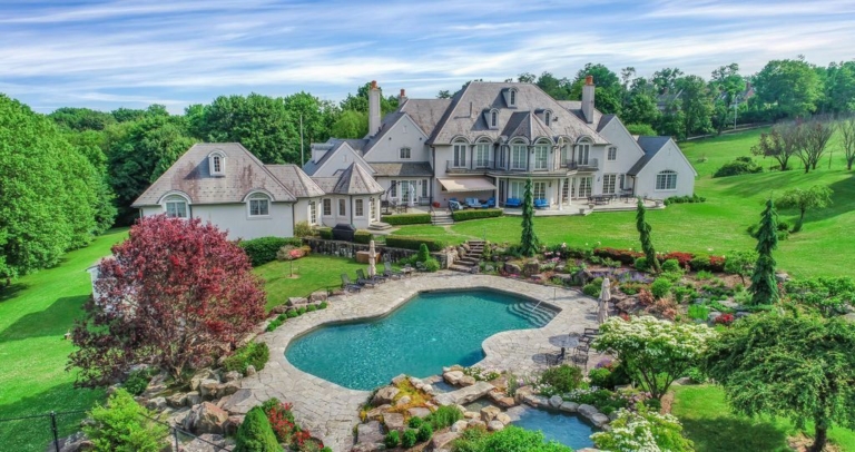 Unparalleled Luxury: Grand Estate Living in Round Hill, Greenwich Offered at $8,499,000
