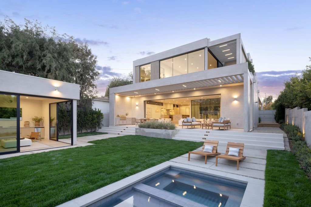 The Atrium House: A Modern Masterpiece in Los Angeles Hits The Market for $6,495,000