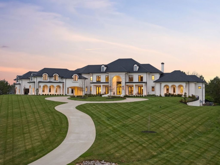 An Entertainer’s Dream on Over 11 Acres Along The Harpeth River for $15,000,000