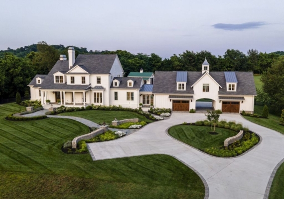Luxurious Modern Farmhouse Estate on 12 Acres in Franklin, Tennessee
