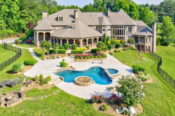 An Exquisite Estate with Amazing Architectural Details and Custom Features in Georgia