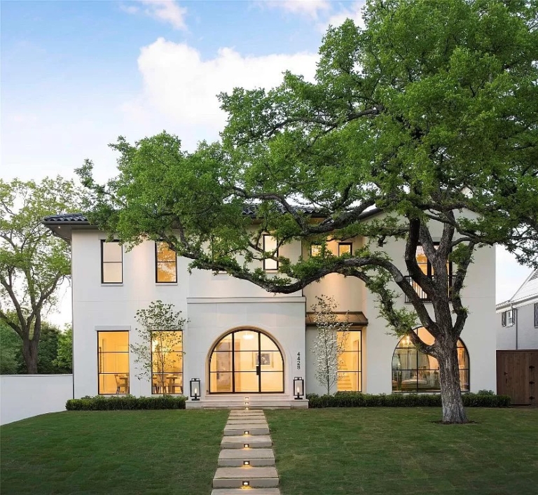 Tranquil Home in Highland Park: A Seduce 5-Bedroom Retreat Asking for $9.33M