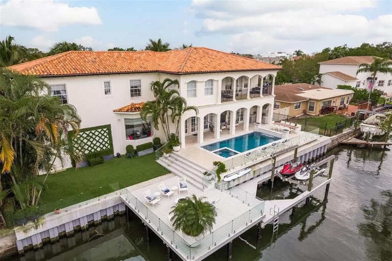 $6 Million Waterfront Haven Featuring Exceptional Finishes and Craftsmanship in Tampa
