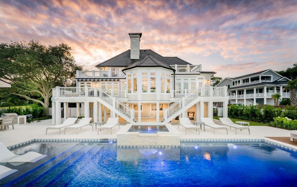 Extraordinary Waterfront Estate with First-class Amenities in North Carolina for $6,500,000