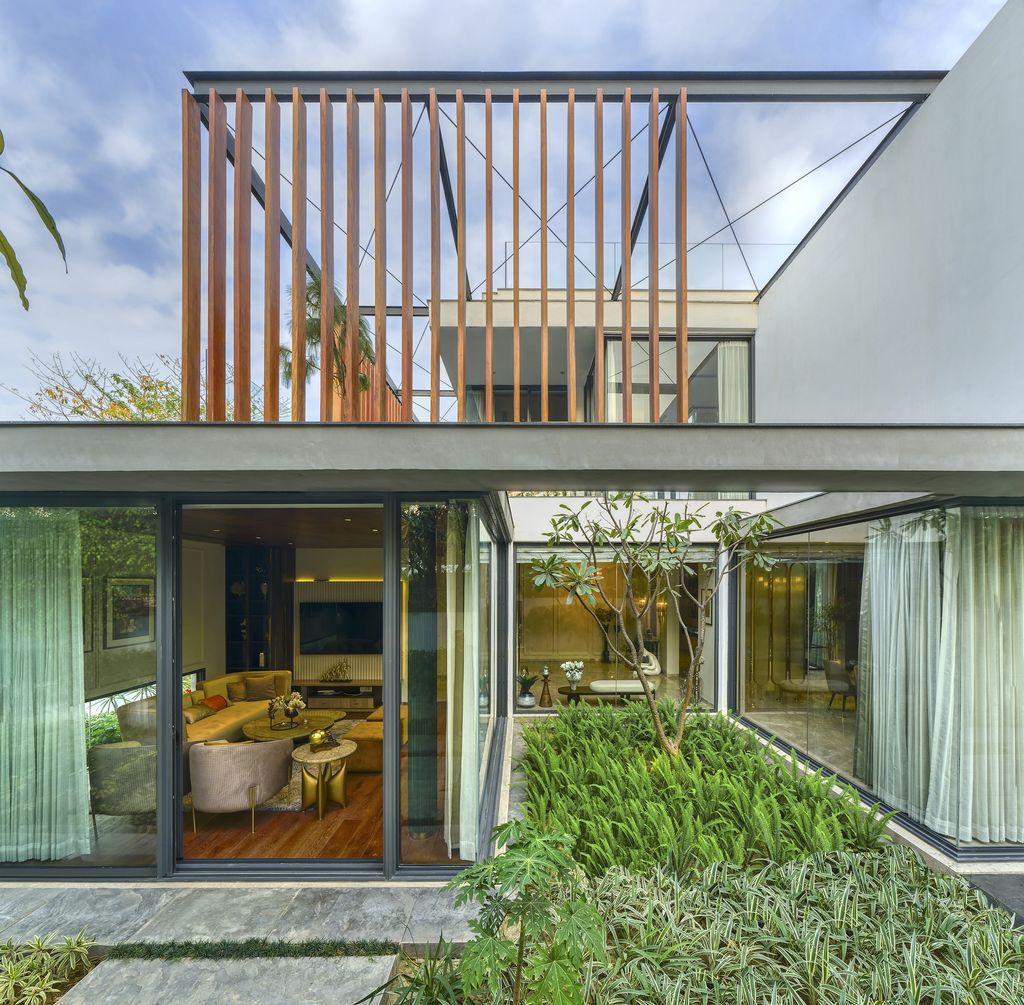 Cleave House Redefines Courtyard Living by DADA Partners