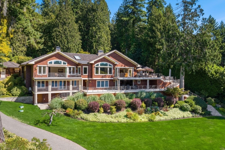 Exclusive Waterfront Haven: Magnificent Retreat in Washington State Priced at $6 Million