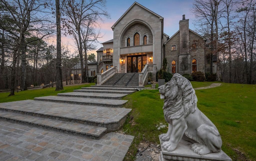 Exquisite 80-Acre Estate: A Luxurious Retreat Listed at $5.7 Million in Alabama