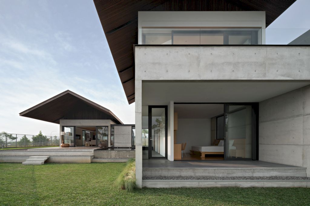 Iyashi House, A Serene Retreat by Pranala Associates