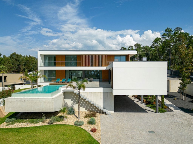 J.M.C. House by Atelier d’Arquitectura Lopes da Costa Save