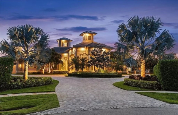 Luxurious $8.5 Million Contemporary Estate in the Exclusive Estates Area of Marco Island