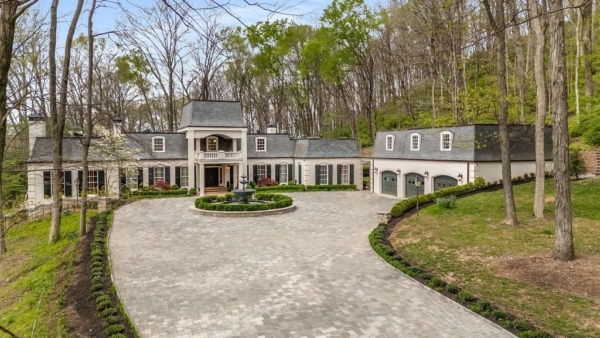 Luxurious Belle Meade Estate: 6.38 Acres of Tranquil Privacy in Tennessee Offered at $6.9 Million