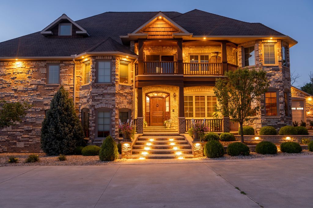 Luxurious Country Retreat: Discover Serenity in Marseilles, Illinois for $3.5 Million