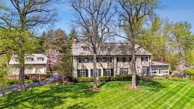Luxurious Estate in Coveted East Brentmoor Park: A Serene Haven on 2.06 Acres for $3.5 Million