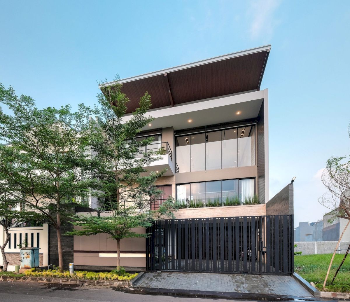 R+E House, a Contemporary Family Home DP+HS Architects