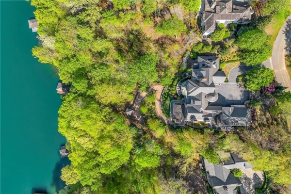 Serene Luxury: Stone Vista Manor On Lake Keowee, South Carolina 