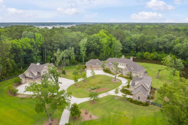 Southern Charm: Luxurious Estate with Main House, Guest House, and Stables in South Carolina, Offered at $4.75 Million