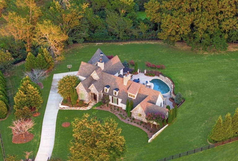 Southern Elegance: Stunning Pool Home in Horse-Friendly Tennessee Community Priced at $2,445,000