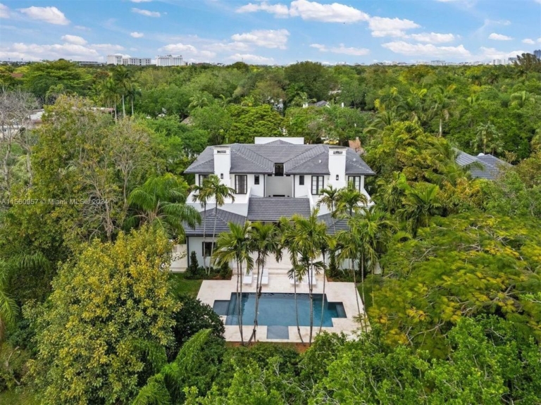 Timeless Luxury Estate in Stonegate Community, Miami, on a Sprawling 0.75-Acre Oasis Asks for $9.75 Million