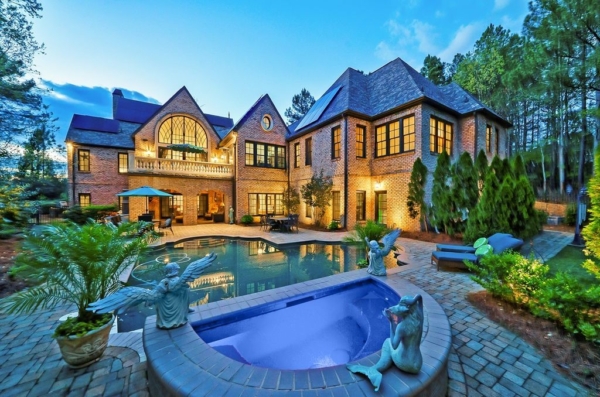 Unrivaled Architectural Marvel: North Carolina’s Finest Home, Priced at $2.097 Million
