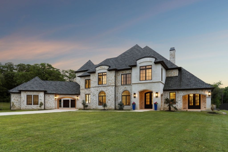 A Stunning Southlake Estate on A Privately Gated 1.9-acre Lot on The Market for $4,200,000