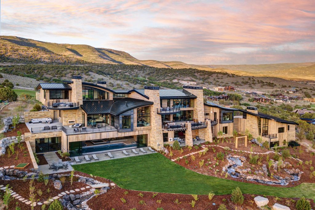 831 N Explorer Peak Drive Home in Heber, Utah. Perched atop the highest ridge within the exclusive confines of Red Ledges, this estate offers unparalleled vistas of the Mountain West. Crafted by renowned architect Michael Upwall, this residence redefines mountain modern living. 