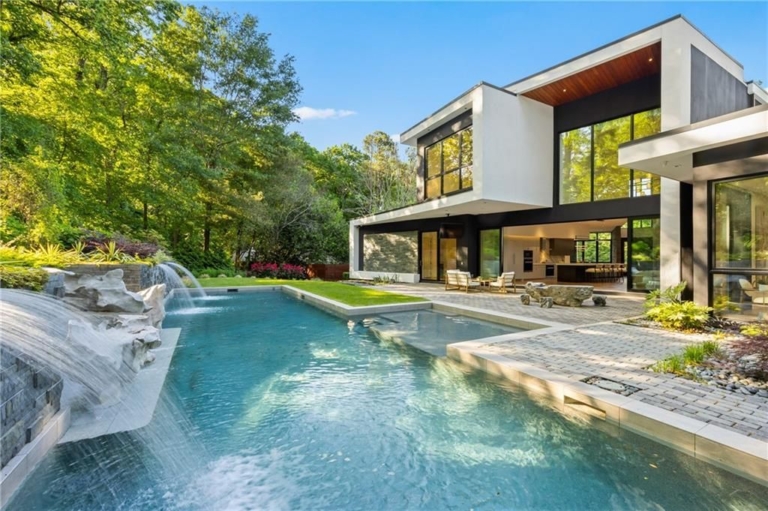 Atlanta’s Architectural Marvel: The Epitome of Modern Innovation, Offered at $3.85 Million