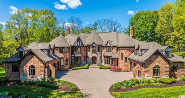 Captivating Michigan Residence Harmonizes Timeless Charm with Contemporary Luxury Listed at $4.29 Million