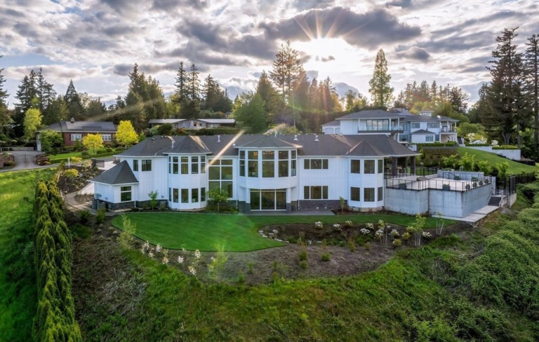 Contemporary Estate with Panoramic Pacific Northwest Views Hits Market at $5,875,000 in Oregon