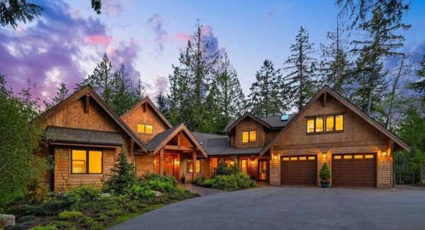 Lodge-Style Home Surrounded by Serene Alpine Landscape in Washington, Priced at $2,275,000