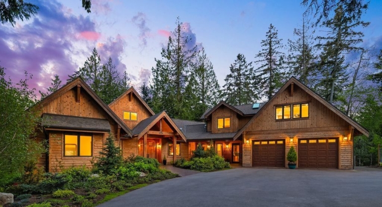Lodge-Style Home Surrounded by Serene Alpine Landscape in Washington, Priced at $2,275,000