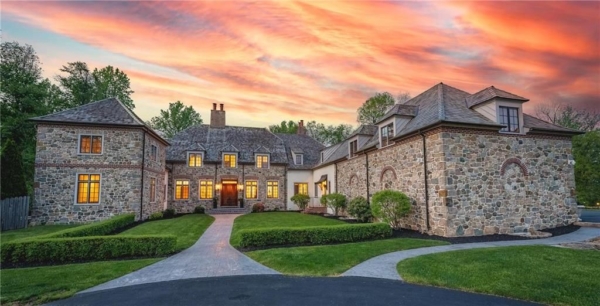 Farview Manor: A Luxurious Pennsylvania Estate for the Discerning Buyer Offered at $2.75 Million