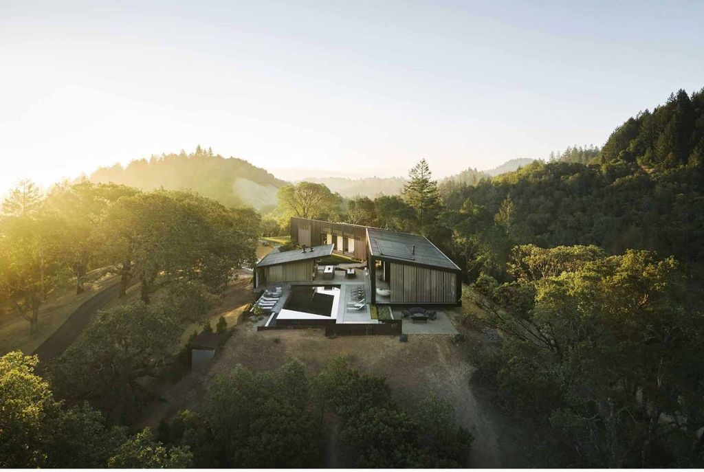 Fire Country Lookout House in California by Studio VARA