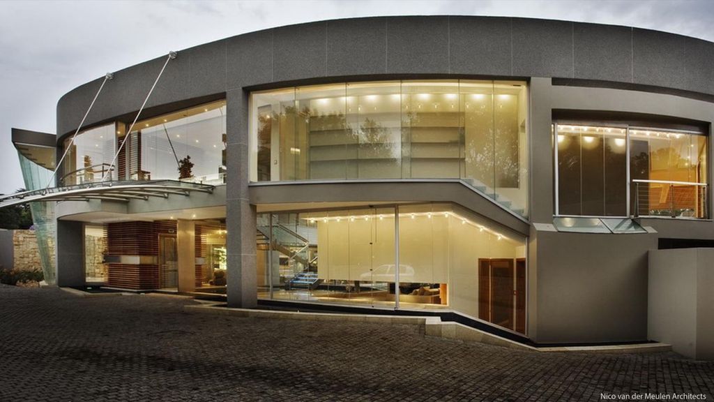 Glass House, Modern Home by Nico van der Meulen Architects