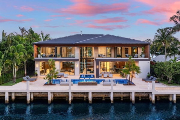 Luxurious $13.5 Million Waterfront Estate in Fort Lauderdale with Italian-Imported Kitchen and Seamless Indoor-Outdoor Living