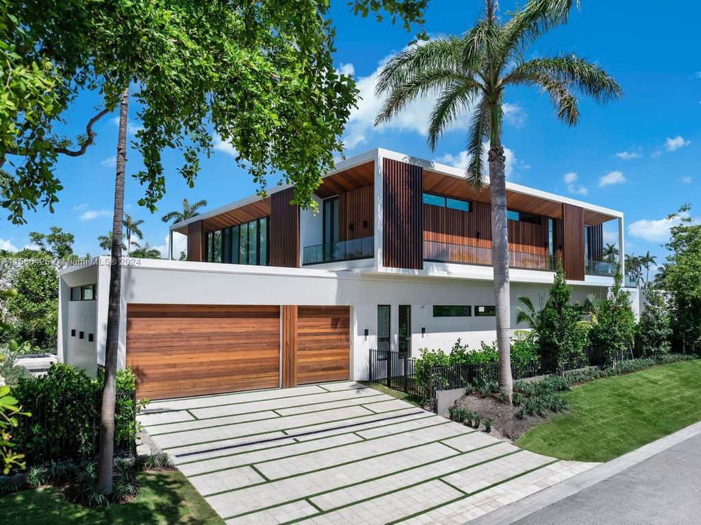 Indulge in ultimate luxury at 2700 Sunset Dr, Miami Beach, FL 33140, a brand-new modern estate on a 20,000 SF lot with 100' of waterfront on exclusive Sunset Island II.