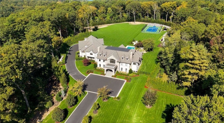Luxurious Fully Furnished Estate with Modern Aesthetic in New York, Priced at $8,995,000