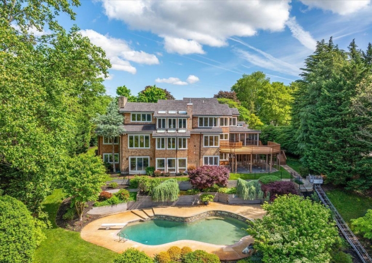 Luxurious Waterfront Haven: Maryland’s Ultimate Boater’s Paradise for $3.5 Million