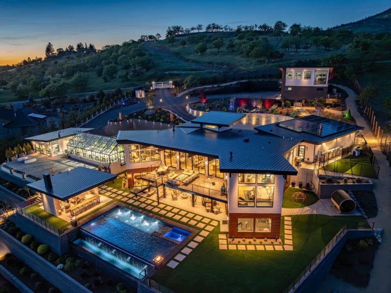 Luxury Living: Casa de la Nueva Vida, a California-style Modern Gem in Oregon, Priced at $9.98 Million