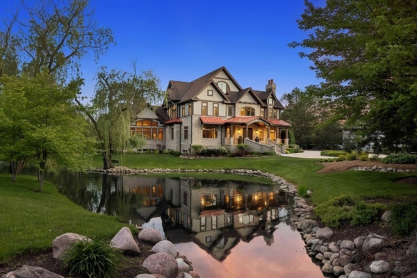 Luxury Oasis in Illinois: A Spectacular Retreat with Stunning Water Views, Offered at $4.4 Million
