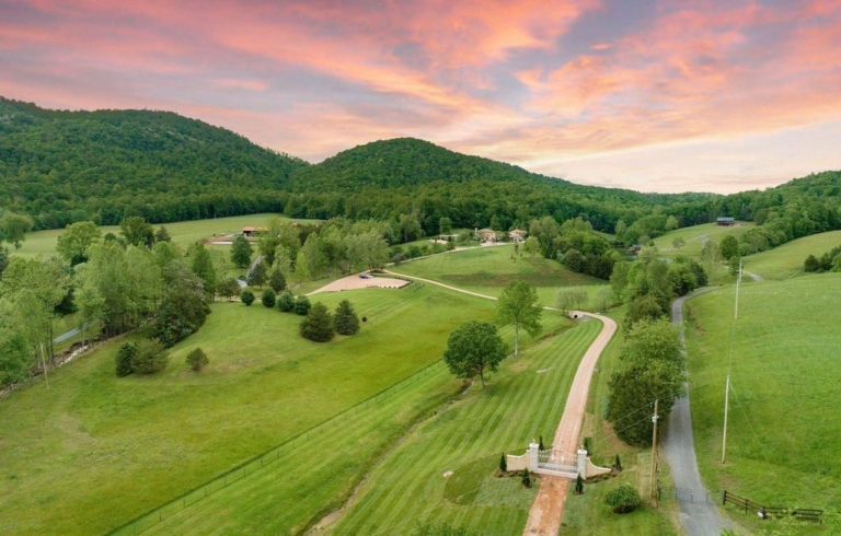 Monte Ventoso, an Exquisite Italian Villa Oasis in Madison, Virginia ...